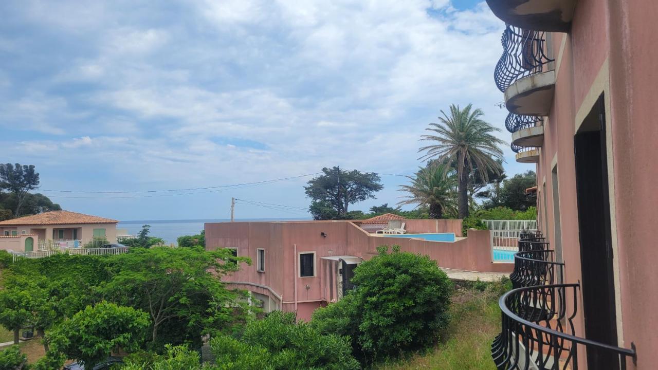 Appartement Petit A 50m A Pied De La Fréjus